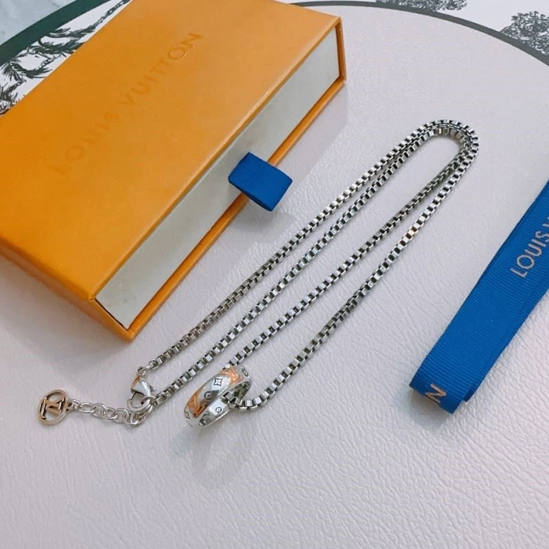Minimalist Louis Vuitton Necklaces 248892