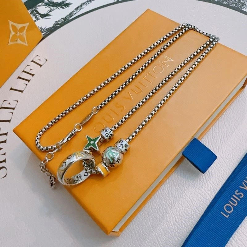 Louis Vuitton Necklaces ModernLook 248890