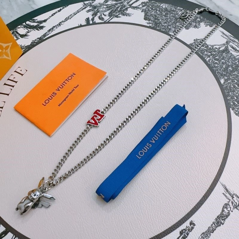 SmoothTexture Louis Vuitton Necklaces 248888