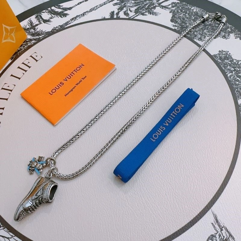 Versatile Louis Vuitton Necklaces 248867