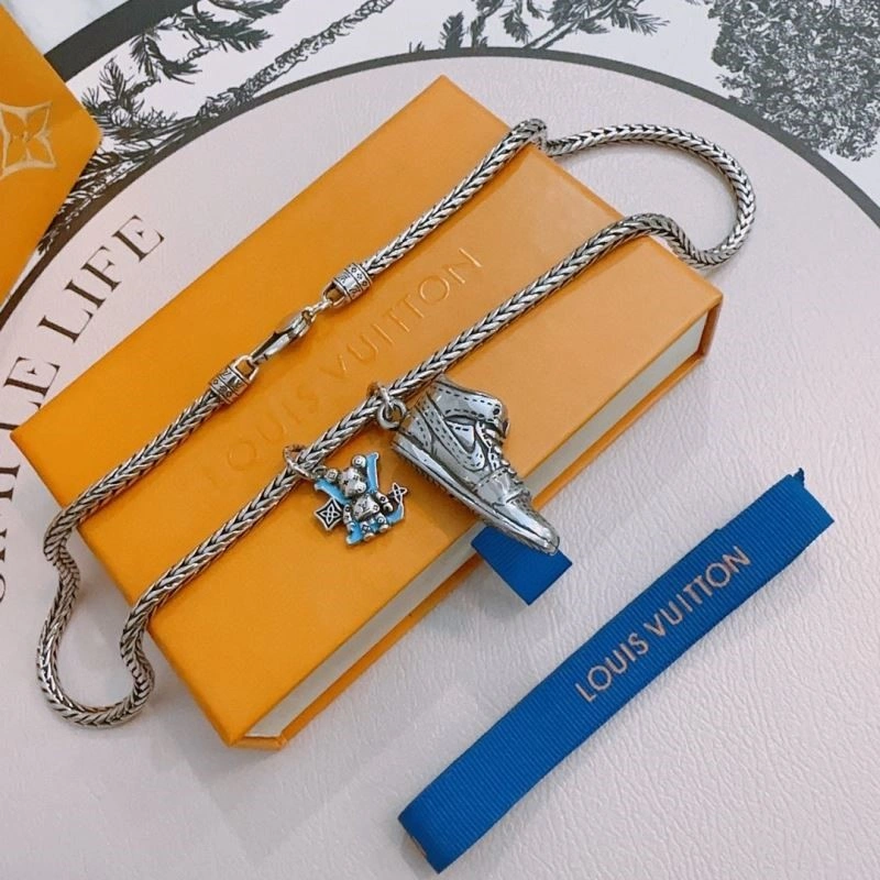 Versatile Louis Vuitton Necklaces 248867
