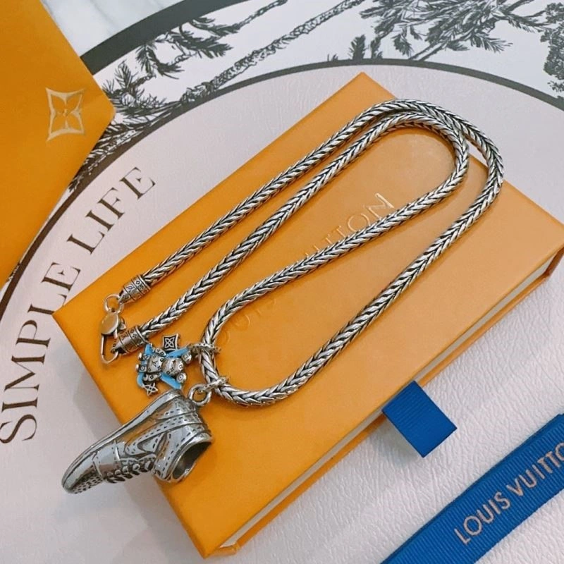 Versatile Louis Vuitton Necklaces 248867