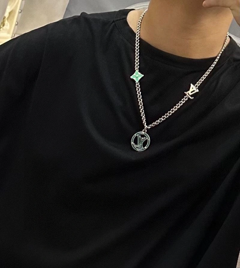 Snug Louis Vuitton Necklaces 248876
