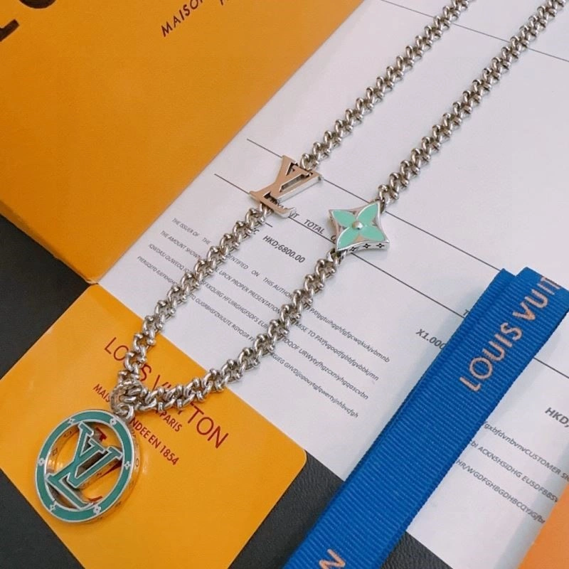 Snug Louis Vuitton Necklaces 248876