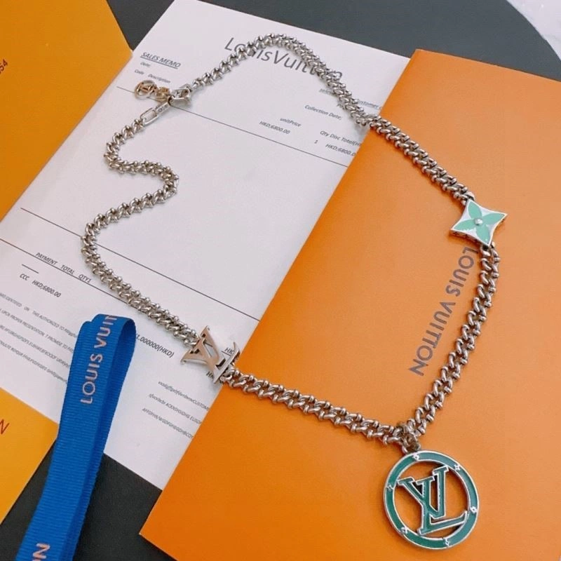 Snug Louis Vuitton Necklaces 248876