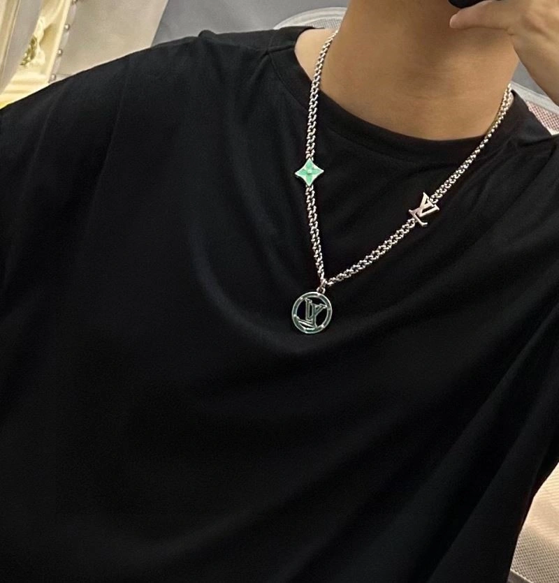 Snug Louis Vuitton Necklaces 248876