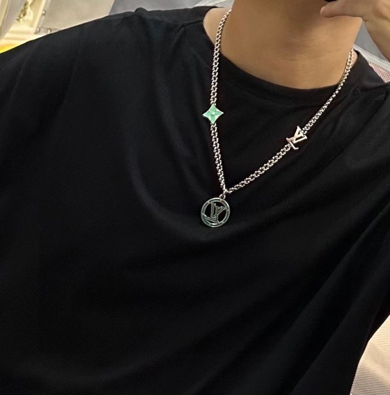 Snug Louis Vuitton Necklaces 248876