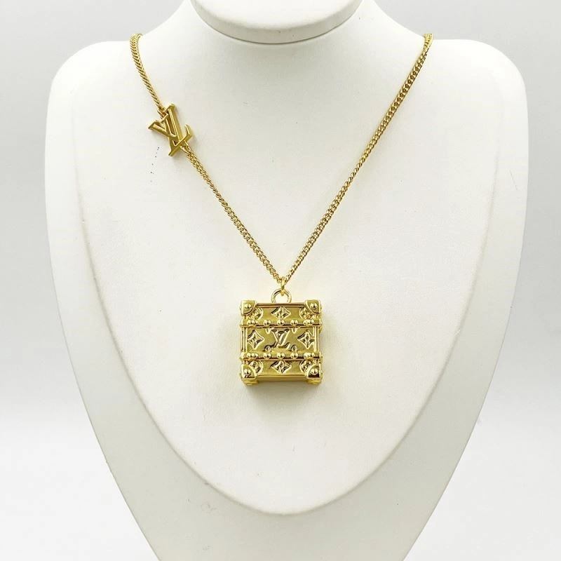 EyeCatching Louis Vuitton Necklaces 248866