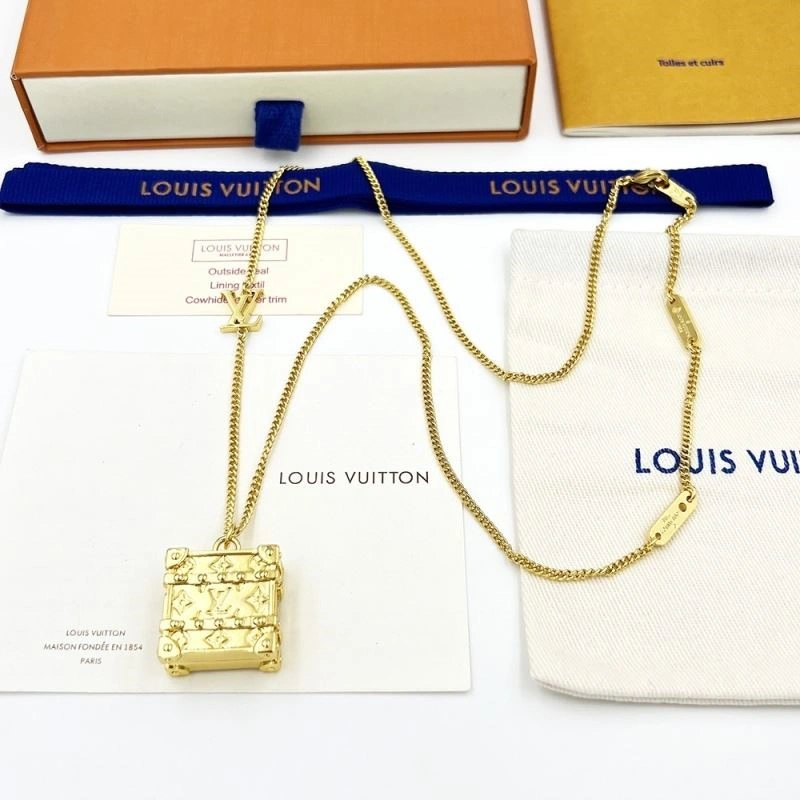 EyeCatching Louis Vuitton Necklaces 248866