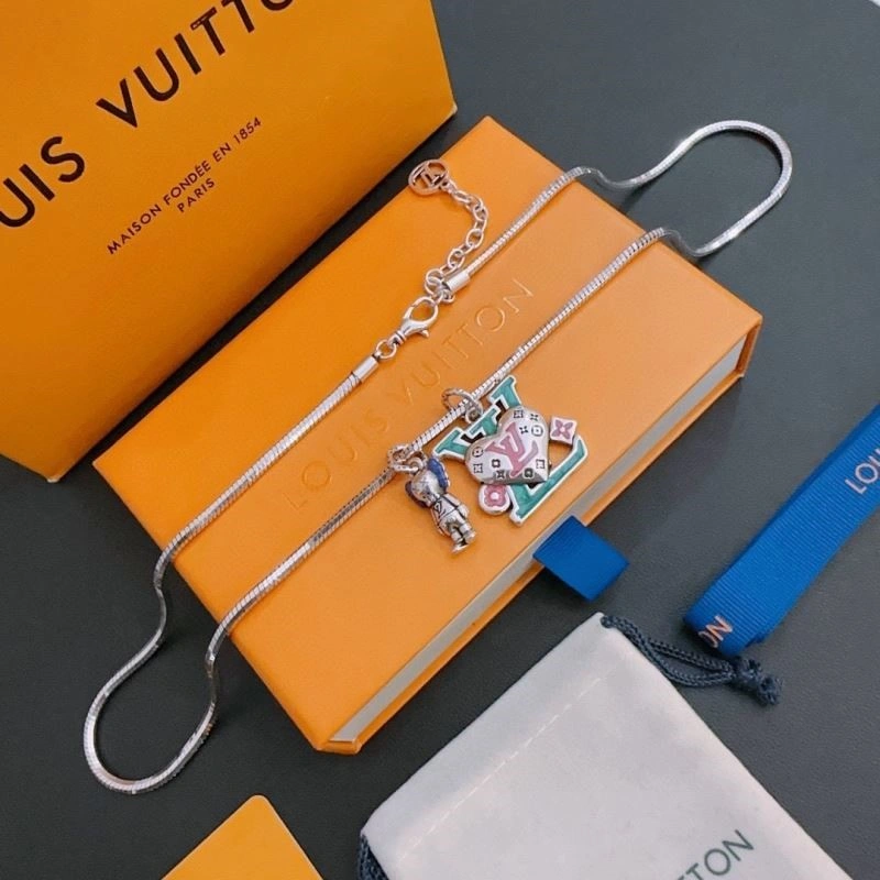 Louis Vuitton Necklaces DailyWear 248874