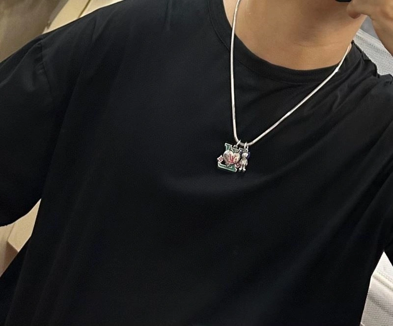 Louis Vuitton Necklaces DailyWear 248874