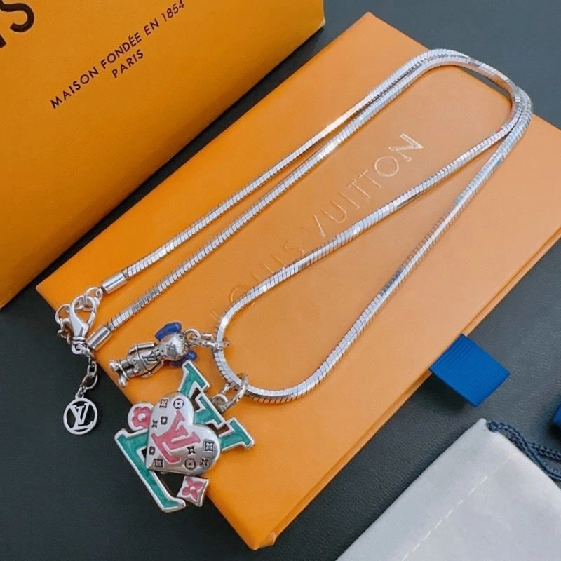 Louis Vuitton Necklaces DailyWear 248874