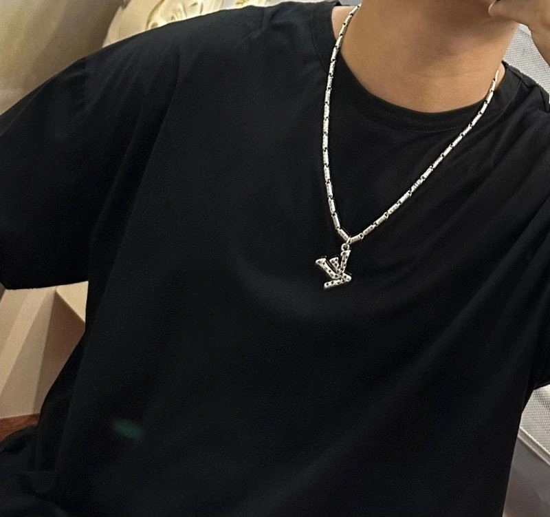 GoodFit Louis Vuitton Necklaces 248852