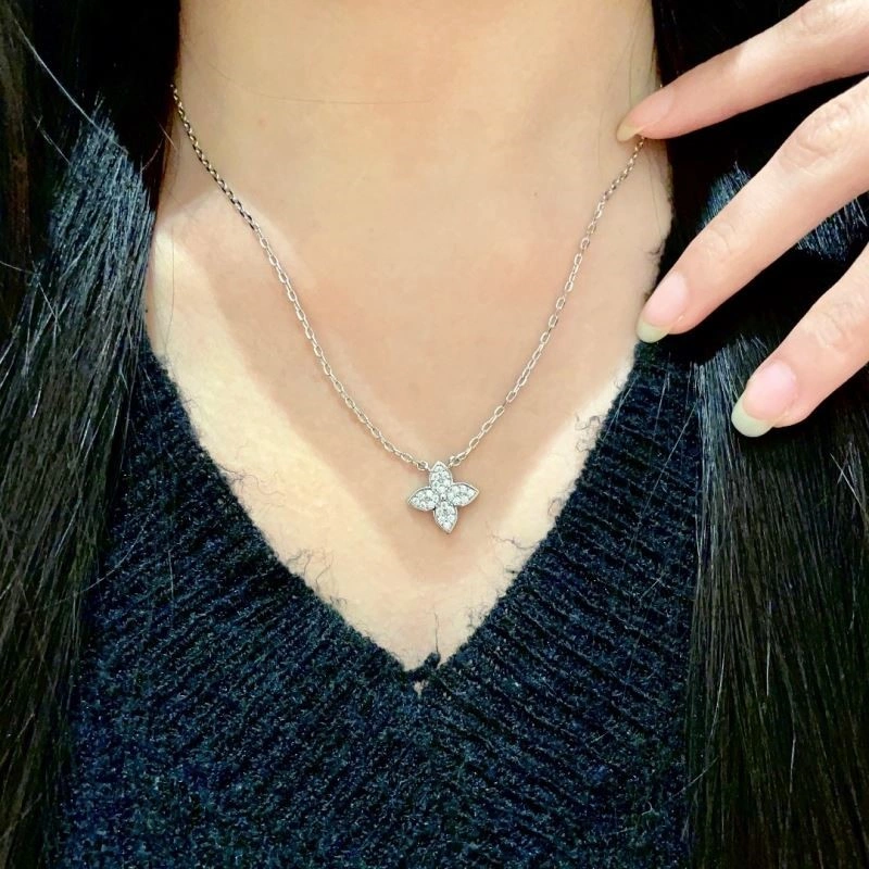 Fashionable Louis Vuitton Necklaces 248850
