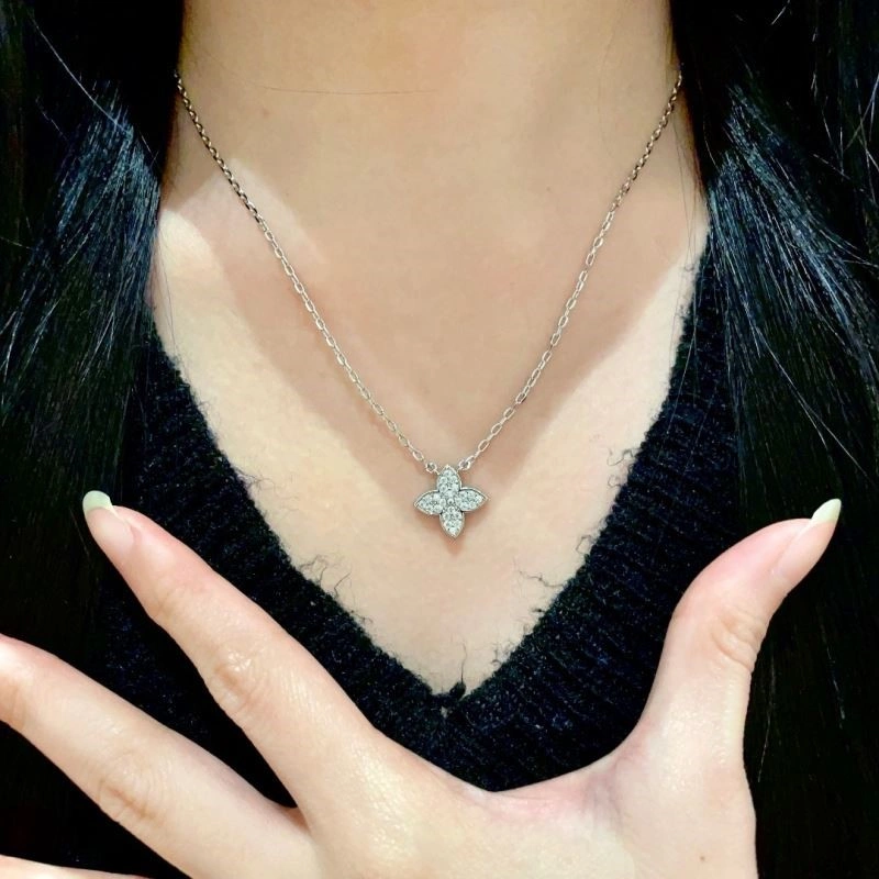 Fashionable Louis Vuitton Necklaces 248850
