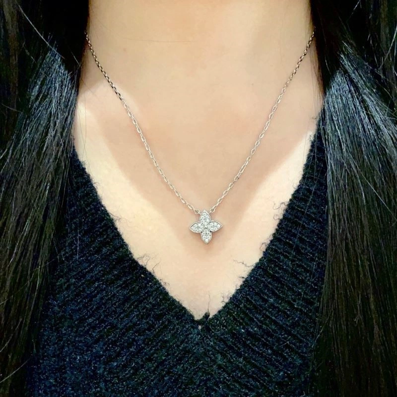 Fashionable Louis Vuitton Necklaces 248850