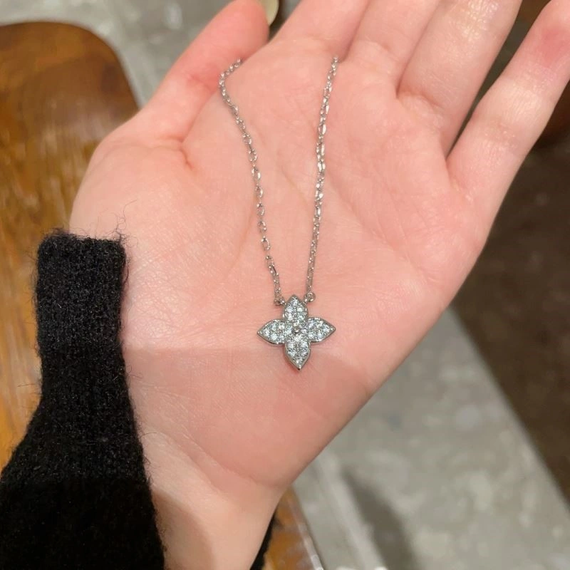 Fashionable Louis Vuitton Necklaces 248850