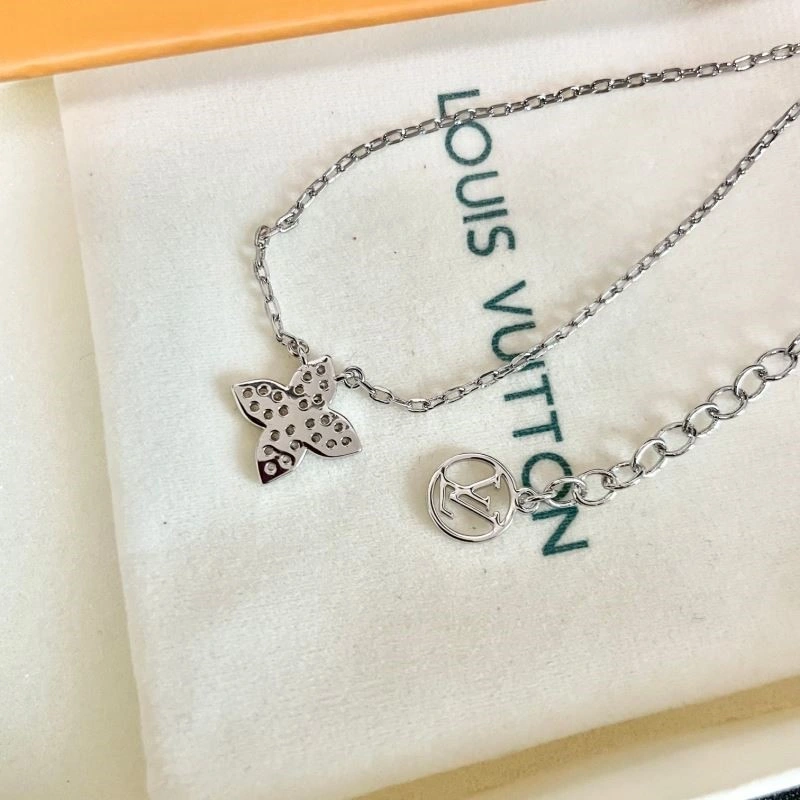 Fashionable Louis Vuitton Necklaces 248850