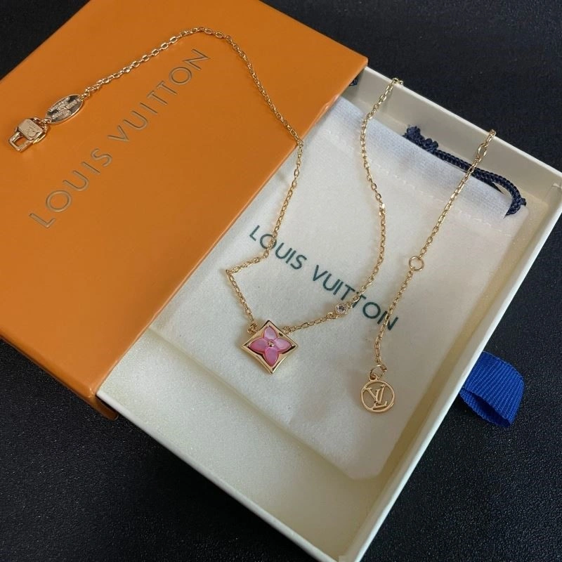 SmoothTexture Louis Vuitton Necklaces 248849