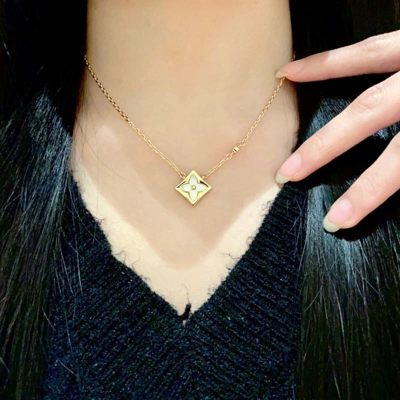 Louis Vuitton Necklaces Modern 248848