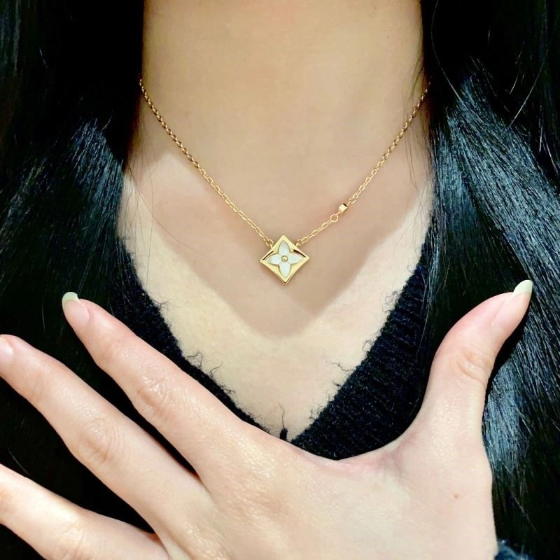 Louis Vuitton Necklaces Modern 248848