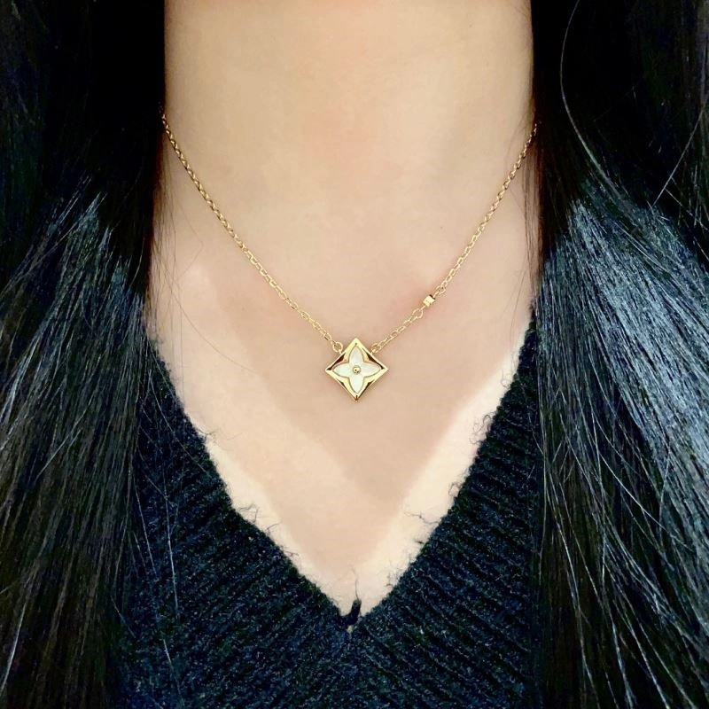 Louis Vuitton Necklaces Modern 248848