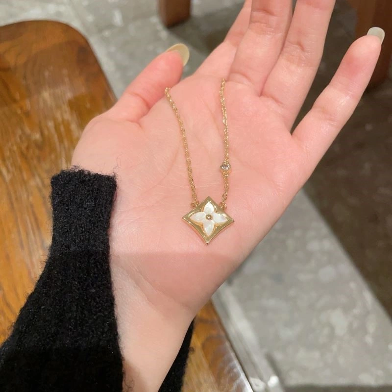 Louis Vuitton Necklaces Modern 248848