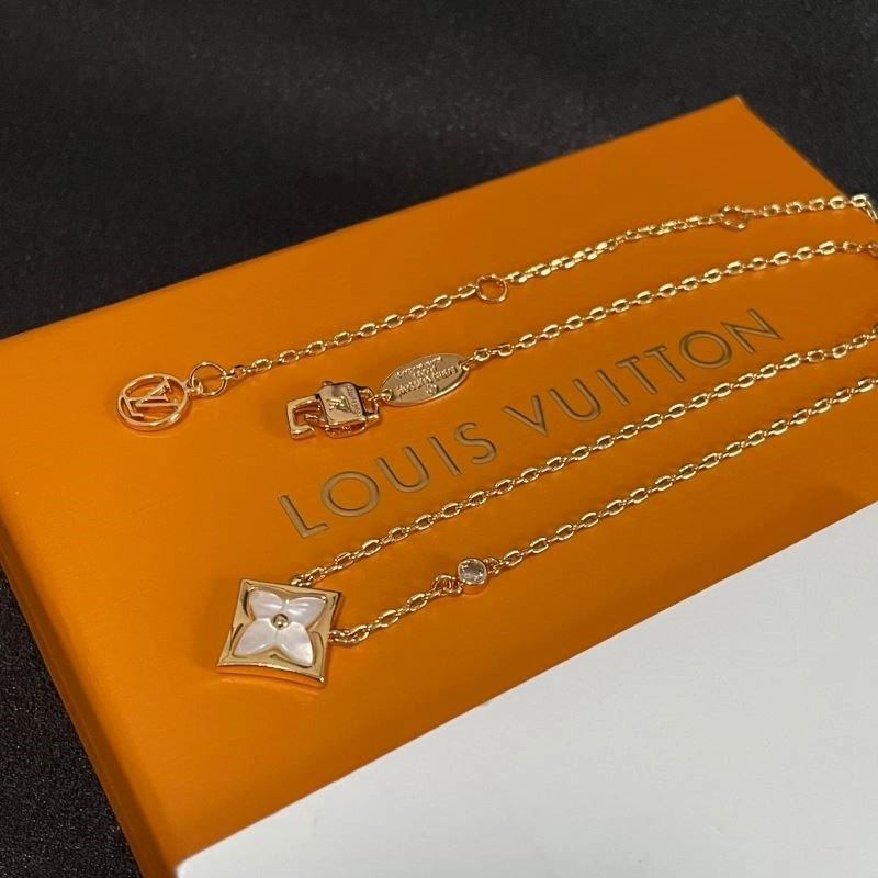 Louis Vuitton Necklaces Modern 248848