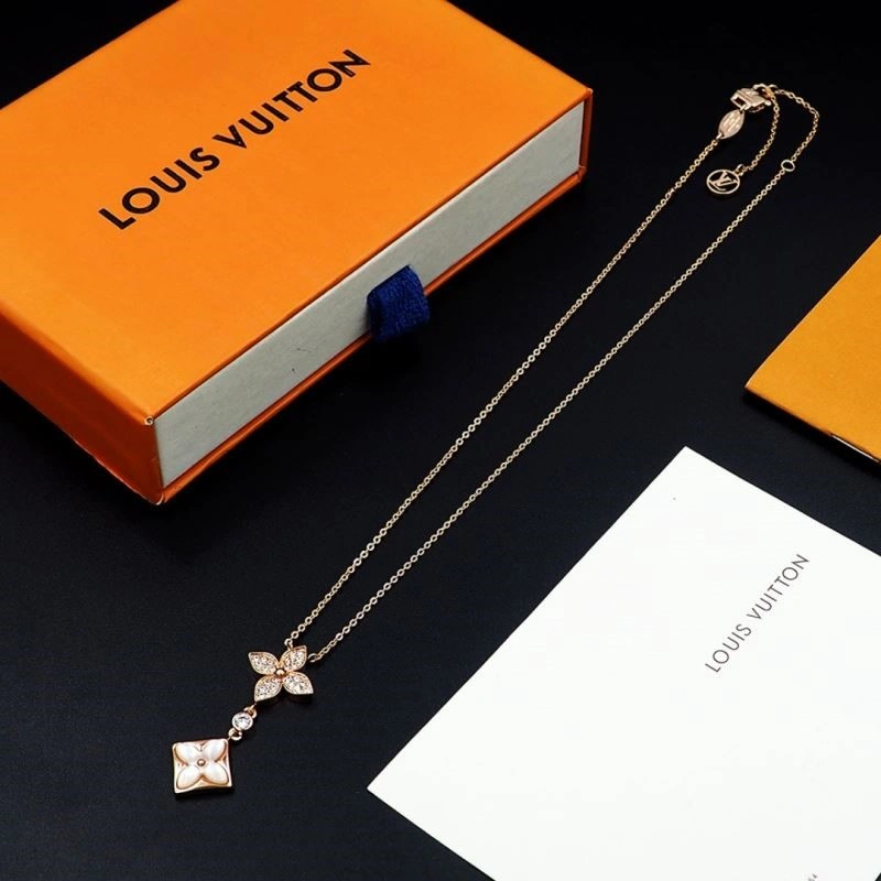 Louis Vuitton Necklaces Bright 248577
