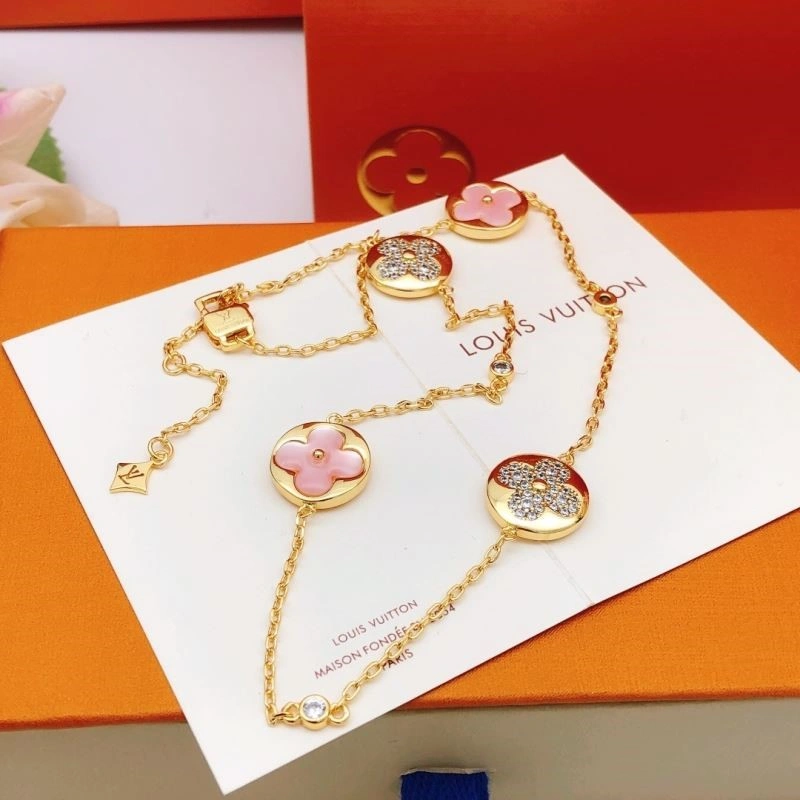 Sleek Louis Vuitton Necklaces 248562