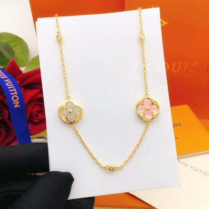 Sleek Louis Vuitton Necklaces 248562