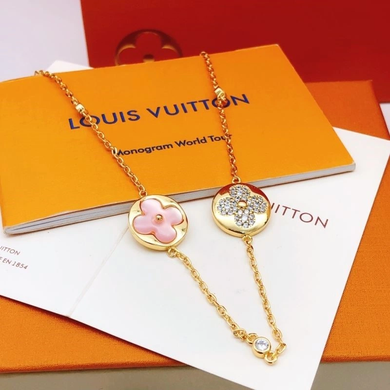 Sleek Louis Vuitton Necklaces 248562