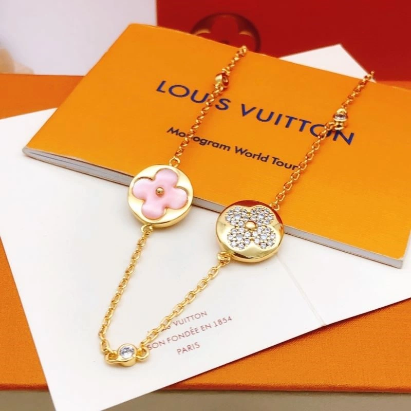 Sleek Louis Vuitton Necklaces 248562