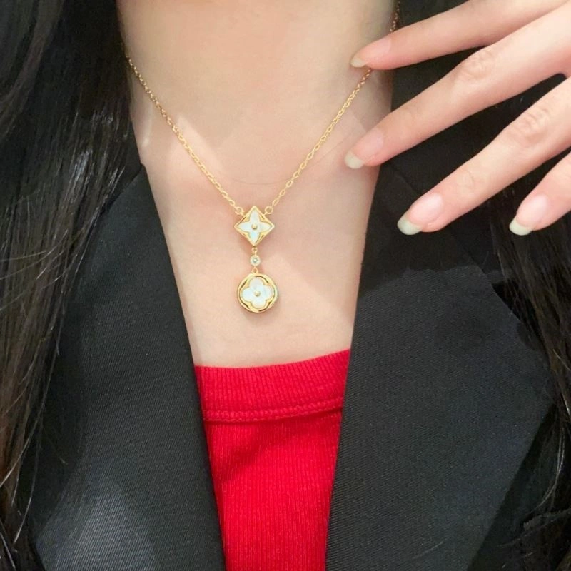 Louis Vuitton Necklaces Breathable 248591