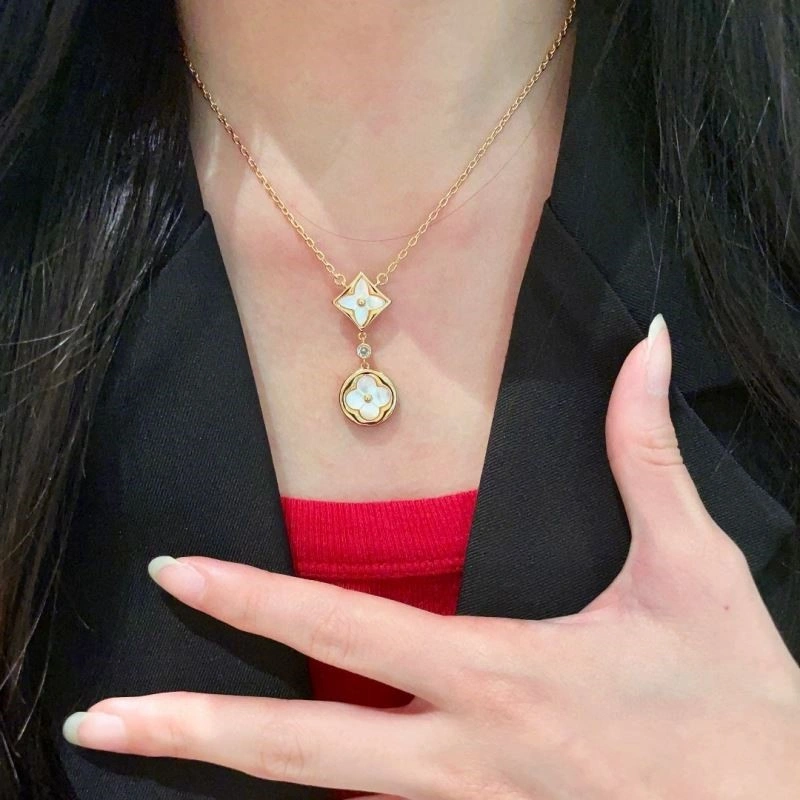 Louis Vuitton Necklaces Breathable 248591