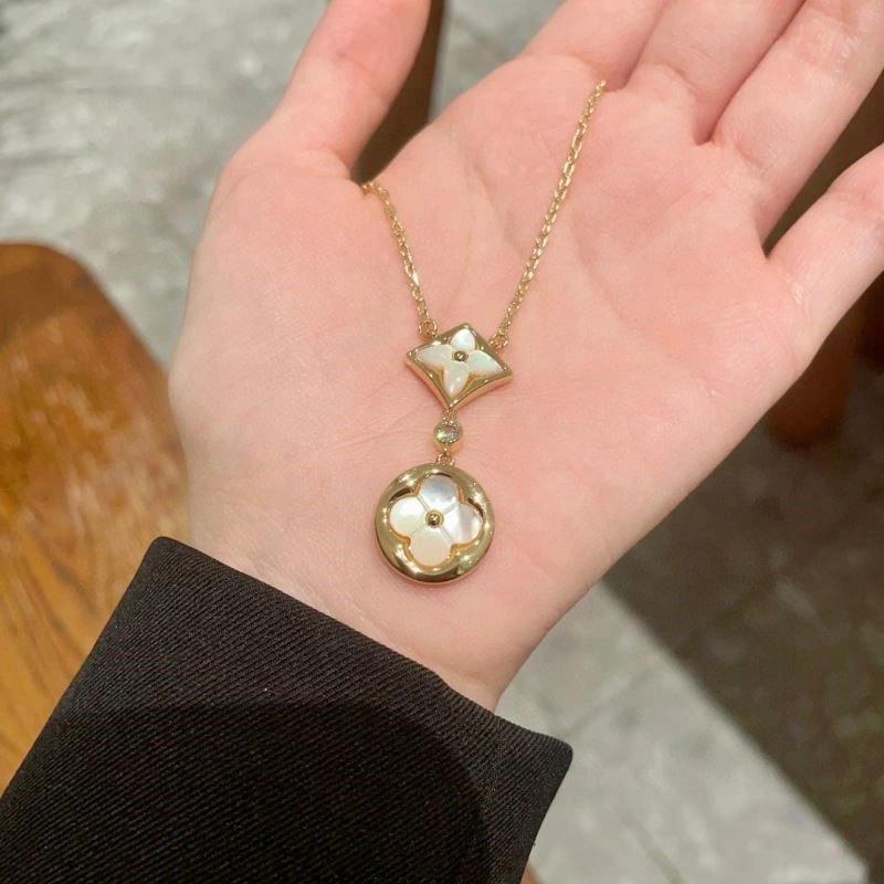 Louis Vuitton Necklaces Breathable 248591