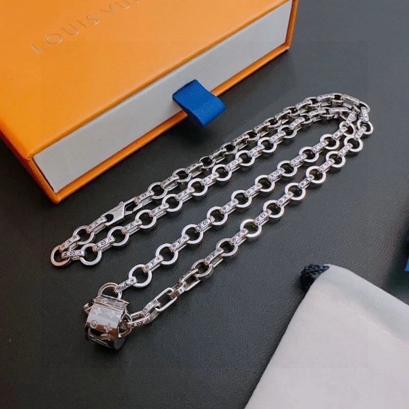 Vibrant Louis Vuitton Necklaces 248553