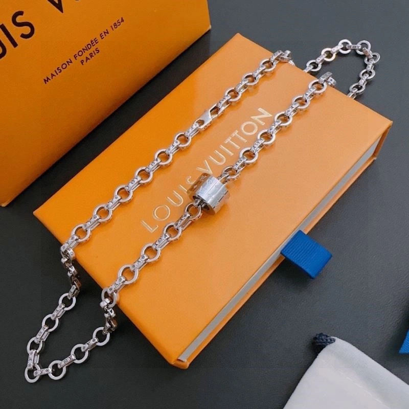Vibrant Louis Vuitton Necklaces 248553