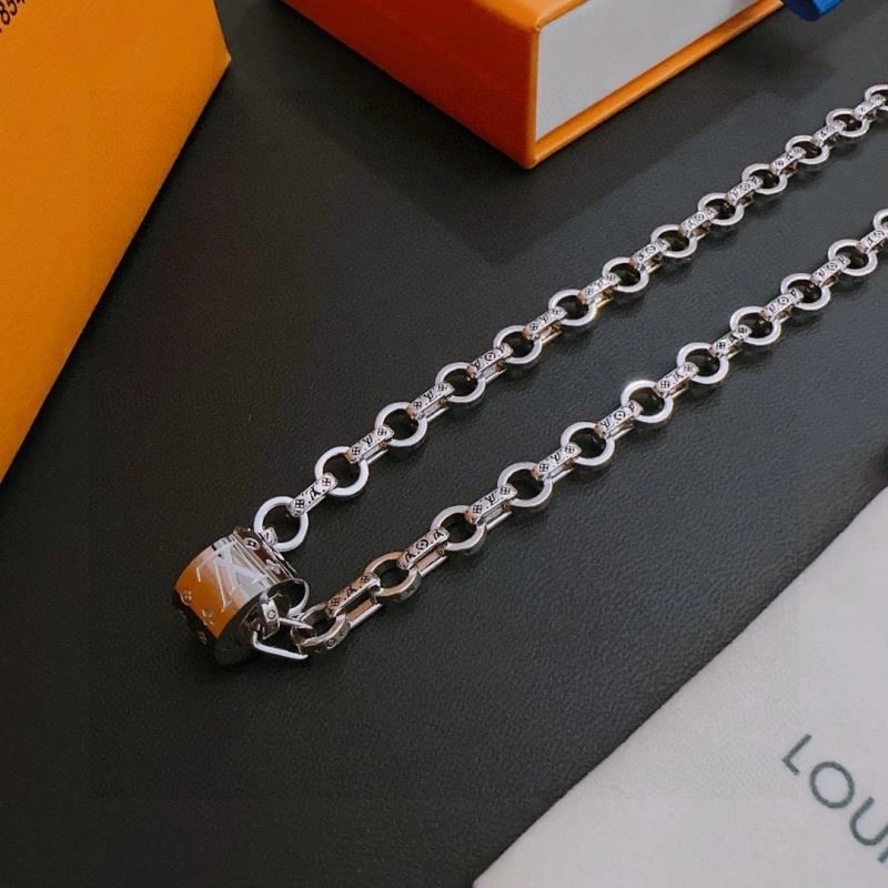 Vibrant Louis Vuitton Necklaces 248553