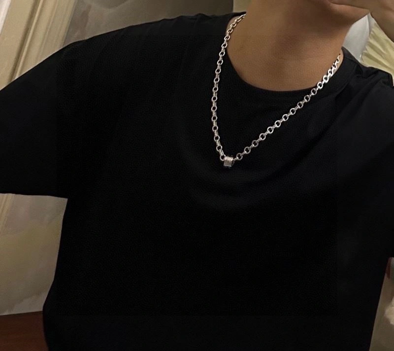 Vibrant Louis Vuitton Necklaces 248553