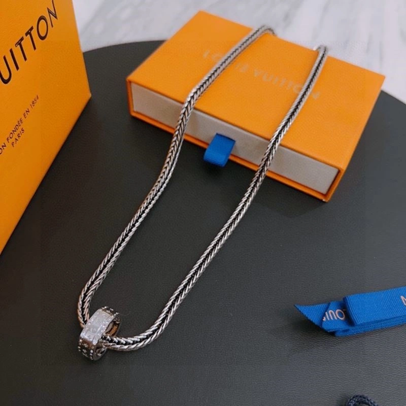 RelaxedFit Louis Vuitton Necklaces 248551