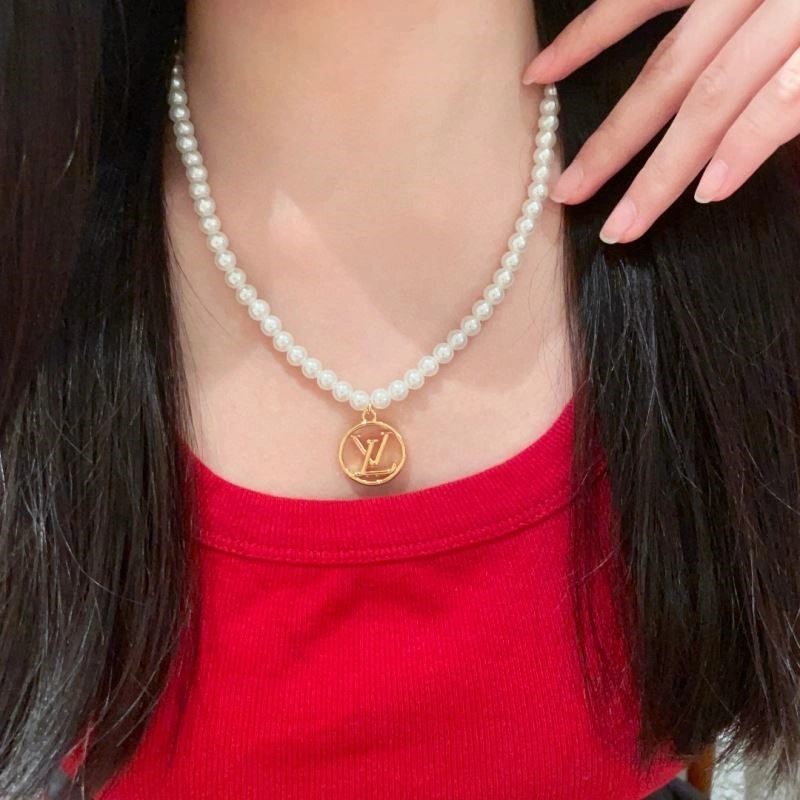 Louis Vuitton Necklaces Bright 248538