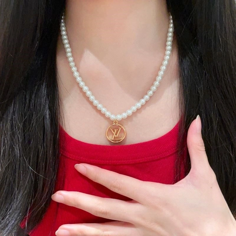 Louis Vuitton Necklaces Bright 248538
