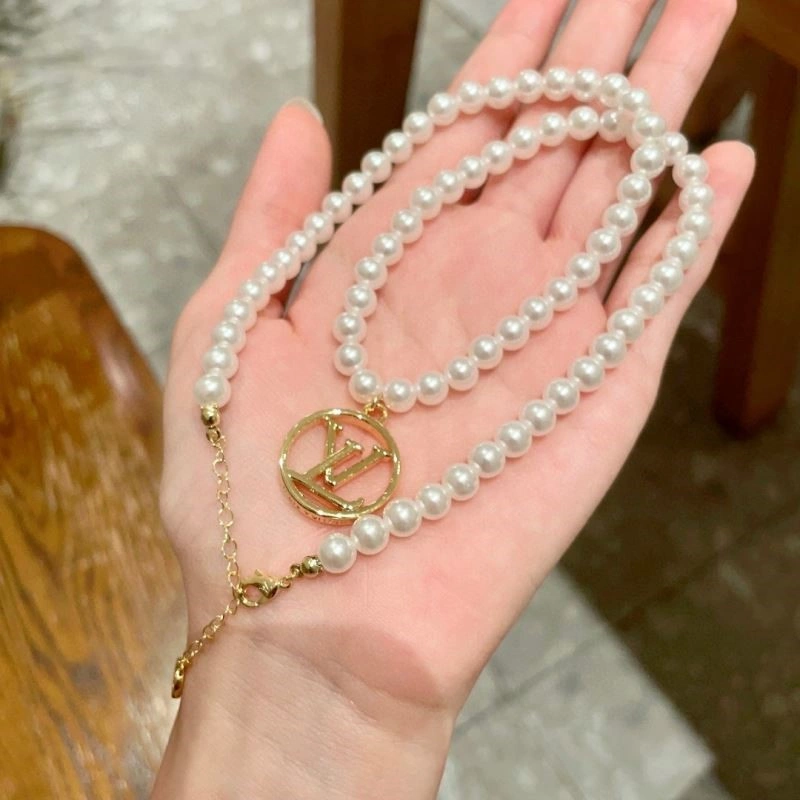 Louis Vuitton Necklaces Bright 248538
