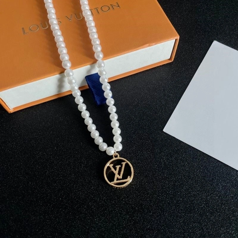 Louis Vuitton Necklaces Bright 248538