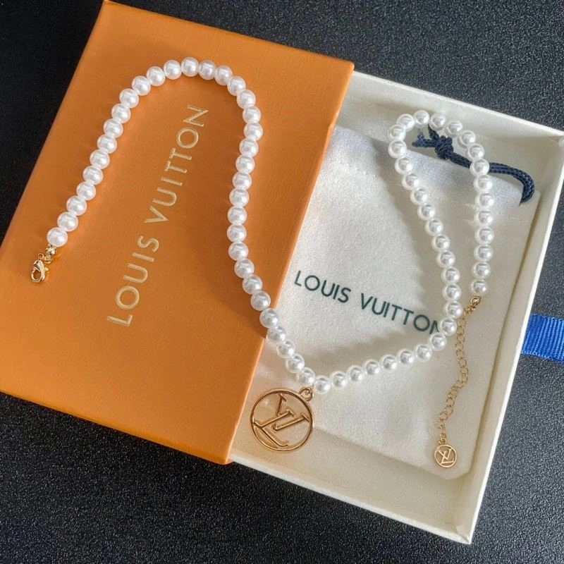 Louis Vuitton Necklaces Bright 248538