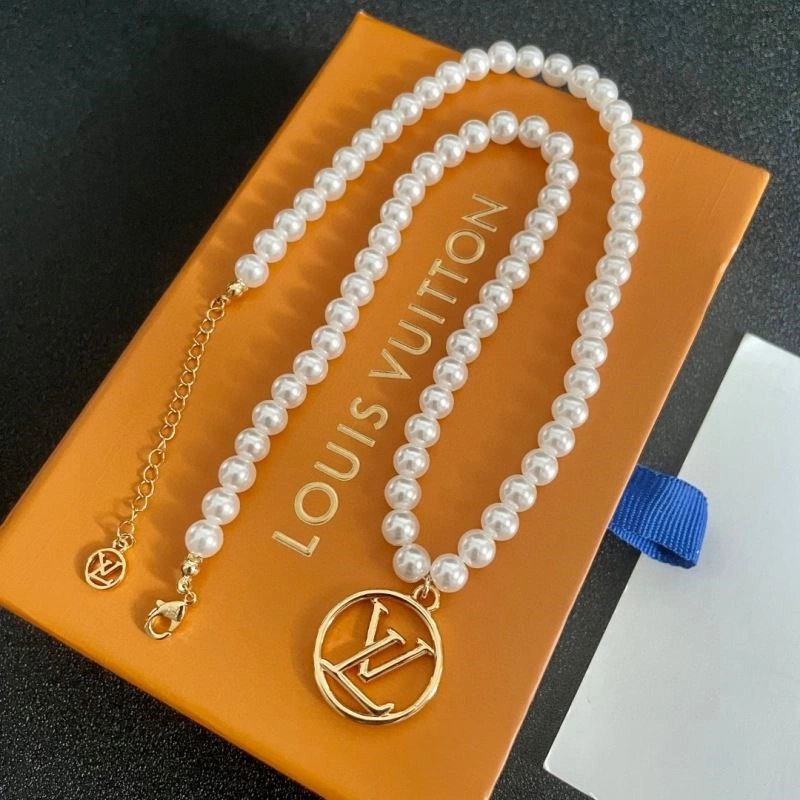 Louis Vuitton Necklaces Bright 248538