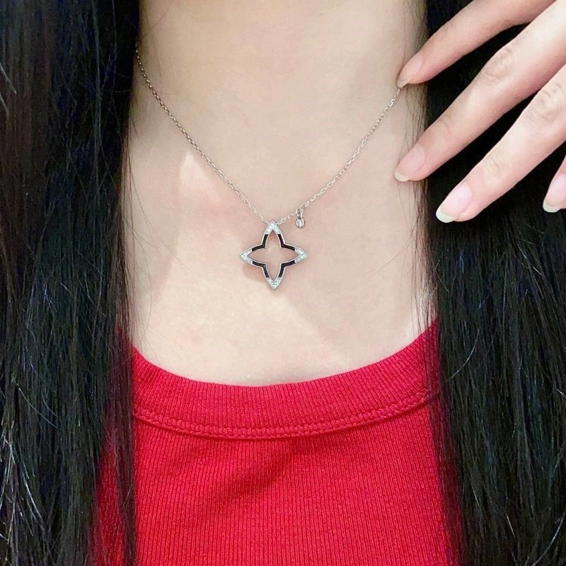 Timeless Louis Vuitton Necklaces 248542