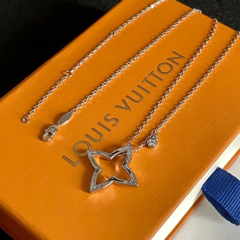 Timeless Louis Vuitton Necklaces 248542