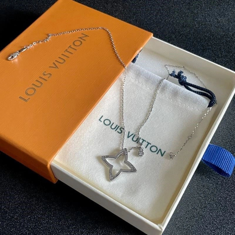 Timeless Louis Vuitton Necklaces 248542